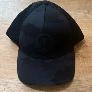 LULULEMON Trucker Hat In Heritage 365 Camo Deep Coal L/XL